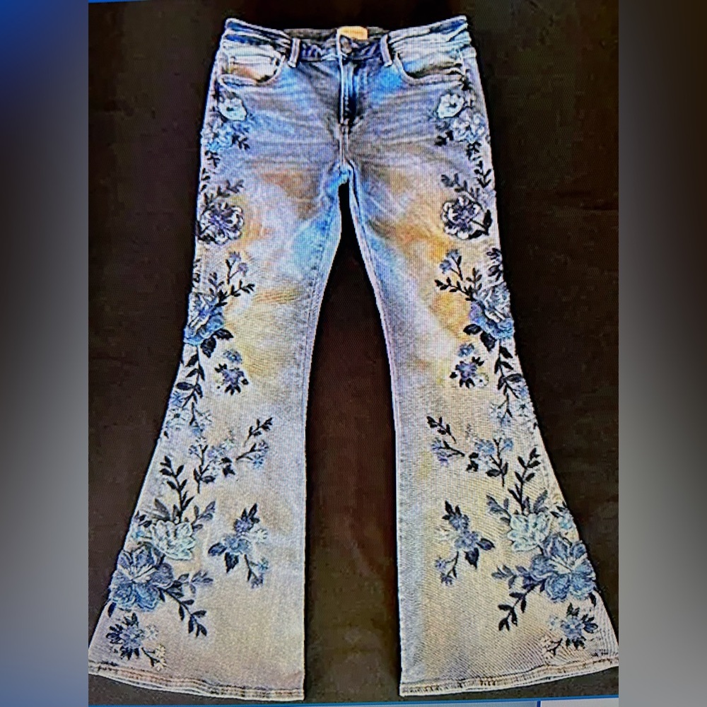 Free People Driftwood Farrah Embroidered Flare Jeans  26 x 34.  No Tags